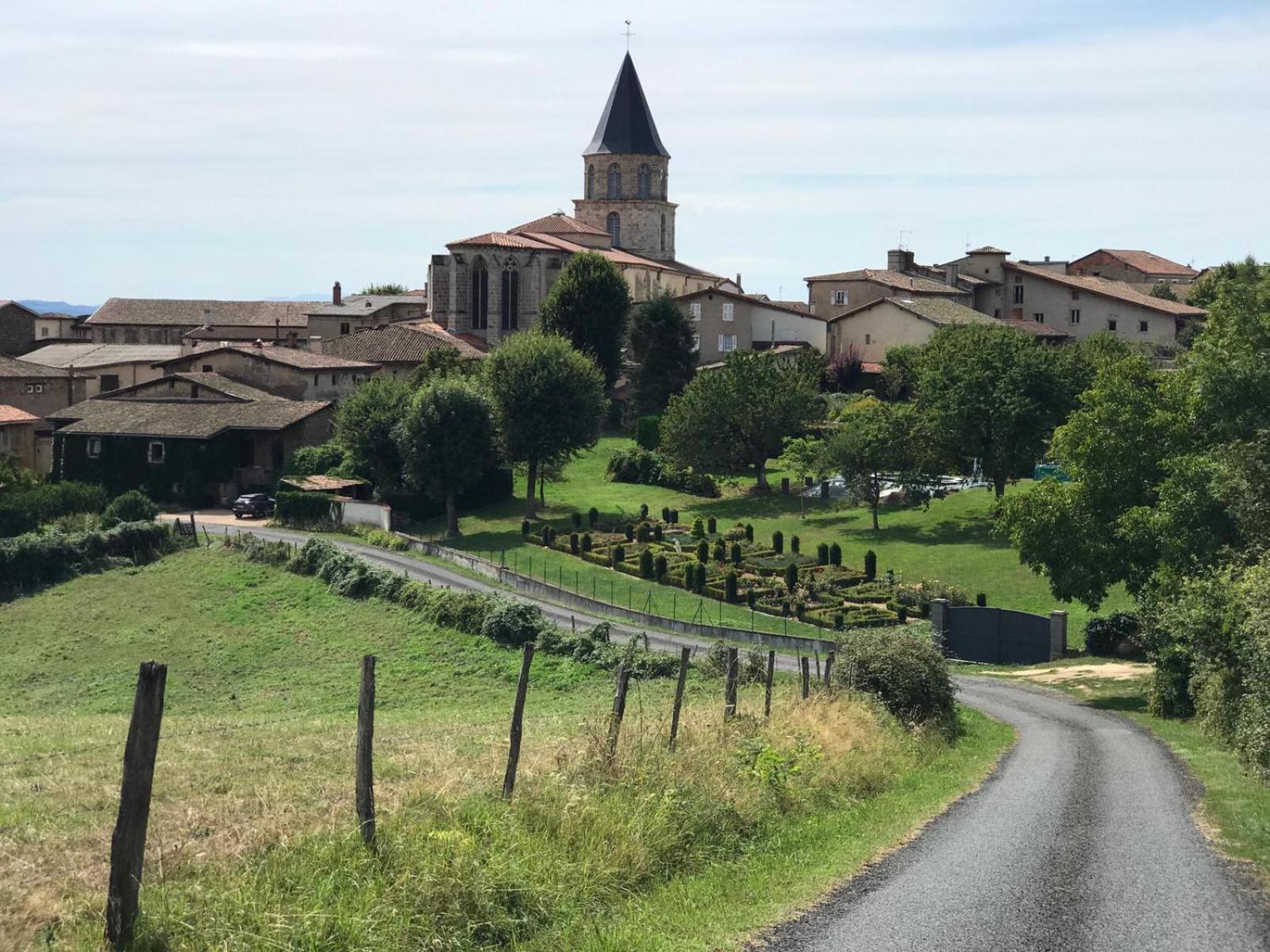 Le Jardin De Chignore Vollore-Ville Eksteriør billede